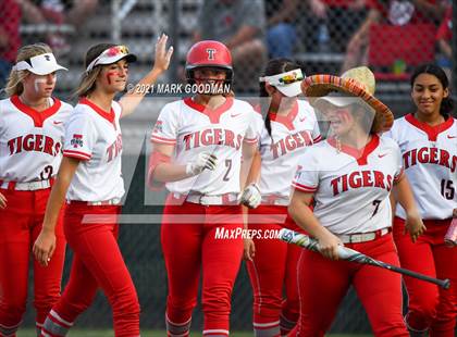 Thumbnail 2 in Katy @ Fort Bend Travis (UIL 6A Regional Quarterfinal Playoff) photogallery.