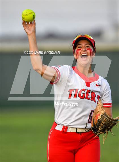 Thumbnail 2 in Katy @ Fort Bend Travis (UIL 6A Regional Quarterfinal Playoff) photogallery.