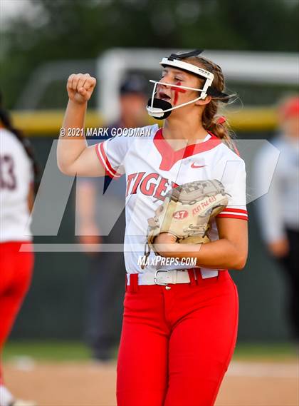 Thumbnail 1 in Katy @ Fort Bend Travis (UIL 6A Regional Quarterfinal Playoff) photogallery.