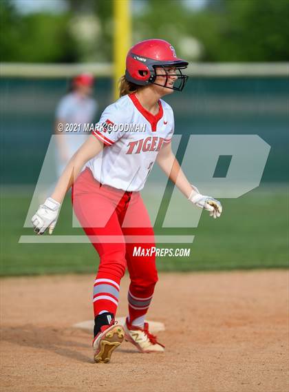 Thumbnail 2 in Katy @ Fort Bend Travis (UIL 6A Regional Quarterfinal Playoff) photogallery.