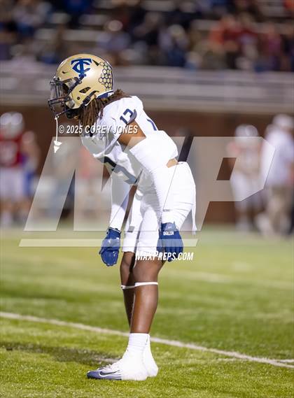 Thumbnail 3 in Thomas County Central vs Veterans photogallery.