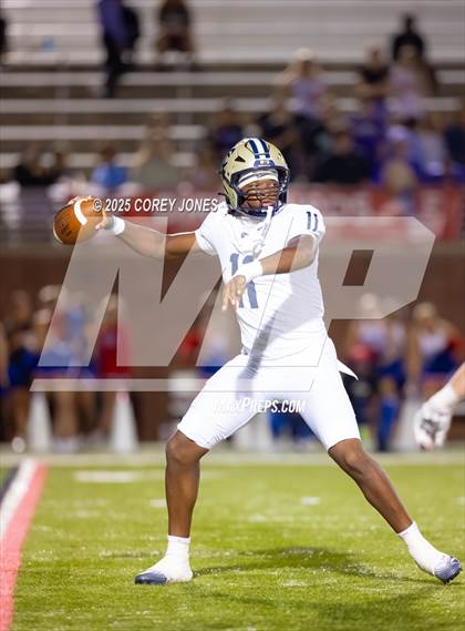 Thumbnail 2 in Thomas County Central vs Veterans photogallery.