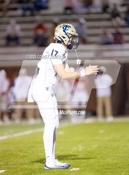 Thumbnail 3 in Thomas County Central vs Veterans photogallery.