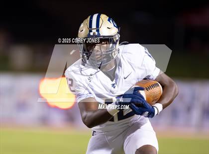 Thumbnail 3 in Thomas County Central vs Veterans photogallery.