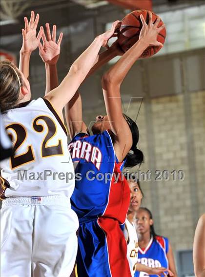 Thumbnail 1 in Serra vs. Valley Christian (CIF SS D5AA Final) photogallery.