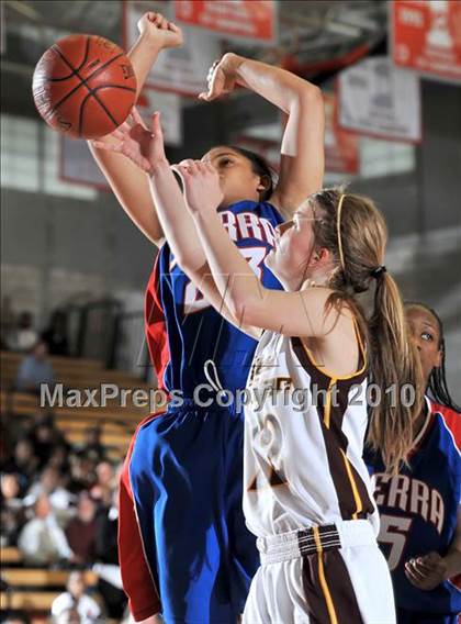 Thumbnail 2 in Serra vs. Valley Christian (CIF SS D5AA Final) photogallery.