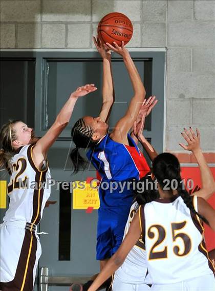 Thumbnail 3 in Serra vs. Valley Christian (CIF SS D5AA Final) photogallery.