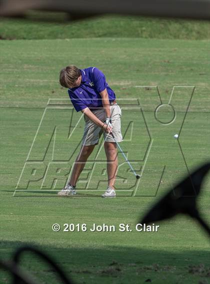 Thumbnail 2 in TSSAA 8AAA District Tournament photogallery.