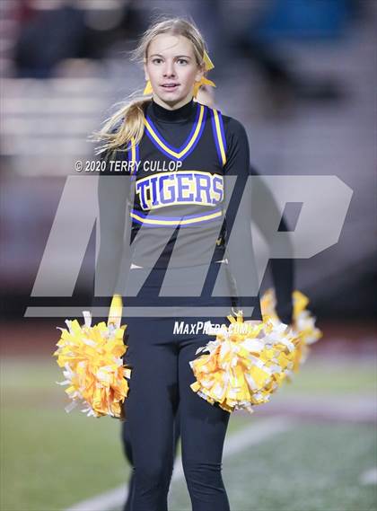 Thumbnail 3 in Maple Mountain vs. Orem (UHSAA 5A Semifinal) photogallery.