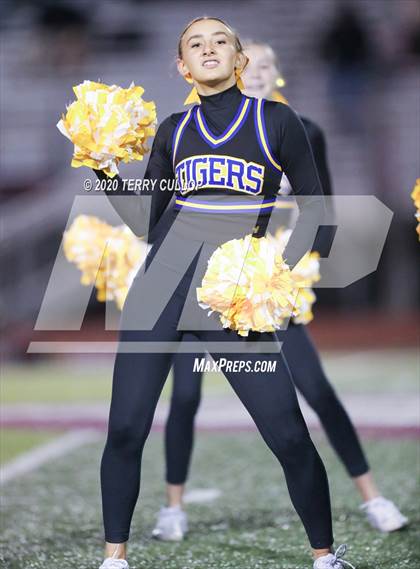 Thumbnail 1 in Maple Mountain vs. Orem (UHSAA 5A Semifinal) photogallery.