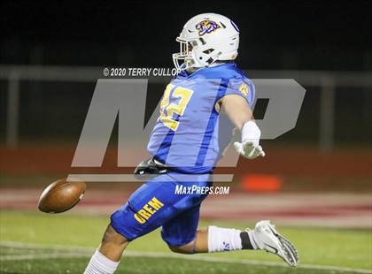 Thumbnail 3 in Maple Mountain vs. Orem (UHSAA 5A Semifinal) photogallery.