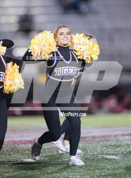 Thumbnail 3 in Maple Mountain vs. Orem (UHSAA 5A Semifinal) photogallery.