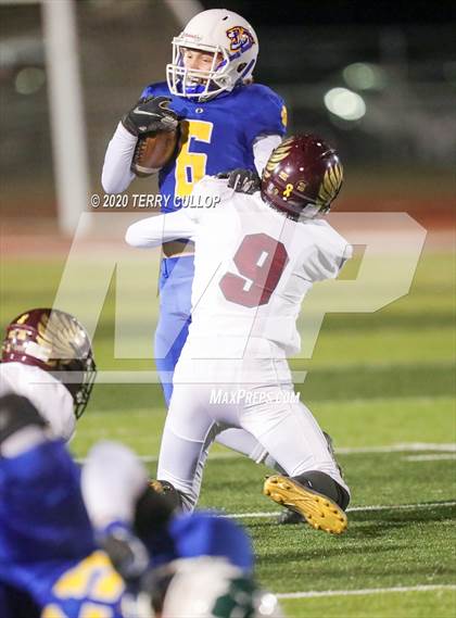 Thumbnail 1 in Maple Mountain vs. Orem (UHSAA 5A Semifinal) photogallery.