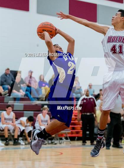 Thumbnail 1 in FR: D'Hanis vs Dilley Freshman photogallery.