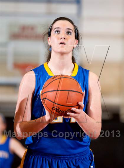 Thumbnail 1 in Newport Central Catholic vs Holy Cross (All A Classic) photogallery.