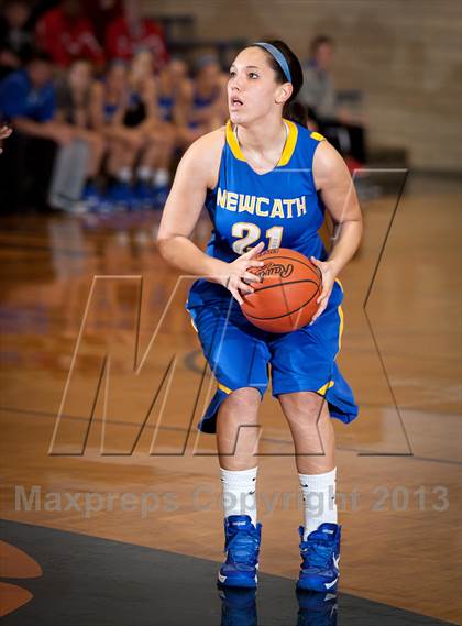 Thumbnail 1 in Newport Central Catholic vs Holy Cross (All A Classic) photogallery.