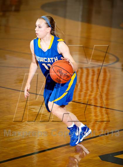 Thumbnail 1 in Newport Central Catholic vs Holy Cross (All A Classic) photogallery.