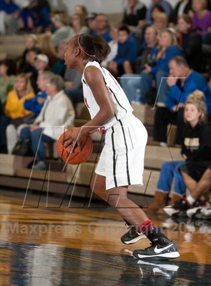 Thumbnail 1 in Newport Central Catholic vs Holy Cross (All A Classic) photogallery.