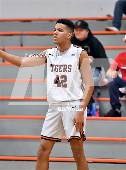 Thumbnail 1 in Linden vs. Roseville (Tiger Classic) photogallery.