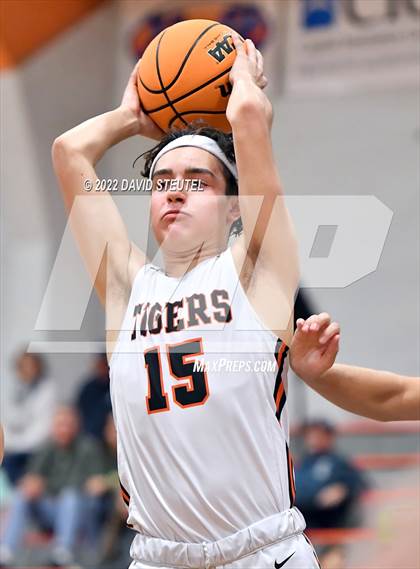 Thumbnail 2 in Linden vs. Roseville (Tiger Classic) photogallery.