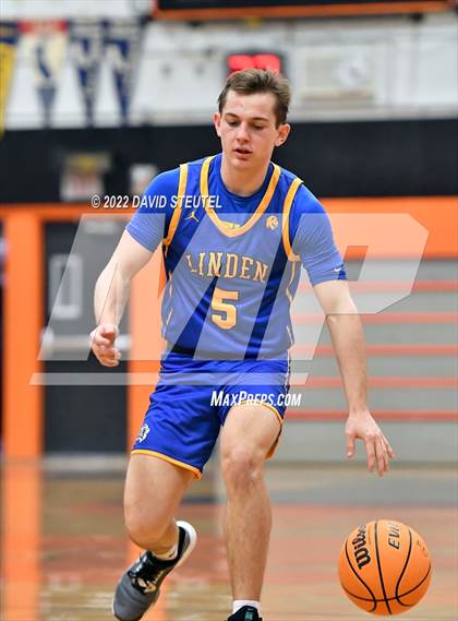 Thumbnail 2 in Linden vs. Roseville (Tiger Classic) photogallery.