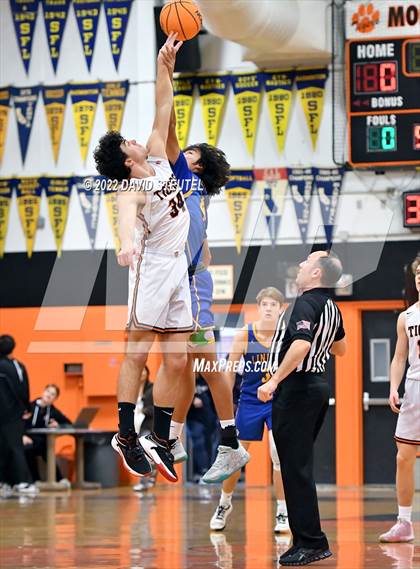 Thumbnail 2 in Linden vs. Roseville (Tiger Classic) photogallery.