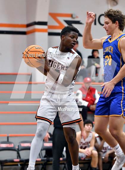 Thumbnail 2 in Linden vs. Roseville (Tiger Classic) photogallery.