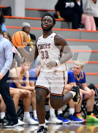 Thumbnail 2 in Linden vs. Roseville (Tiger Classic) photogallery.