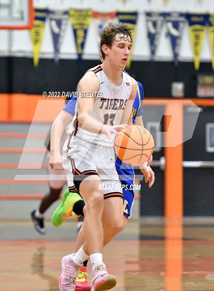 Thumbnail 1 in Linden vs. Roseville (Tiger Classic) photogallery.