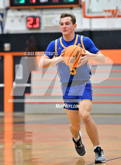 Thumbnail 2 in Linden vs. Roseville (Tiger Classic) photogallery.