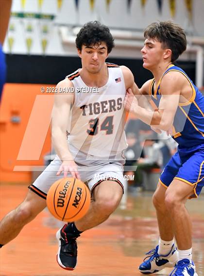 Thumbnail 2 in Linden vs. Roseville (Tiger Classic) photogallery.