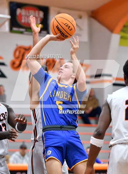 Thumbnail 1 in Linden vs. Roseville (Tiger Classic) photogallery.