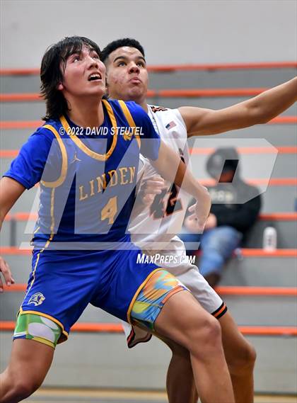 Thumbnail 3 in Linden vs. Roseville (Tiger Classic) photogallery.