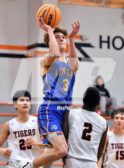 Thumbnail 2 in Linden vs. Roseville (Tiger Classic) photogallery.