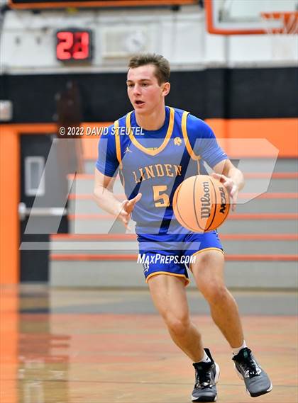 Thumbnail 1 in Linden vs. Roseville (Tiger Classic) photogallery.