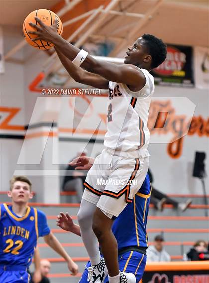 Thumbnail 1 in Linden vs. Roseville (Tiger Classic) photogallery.