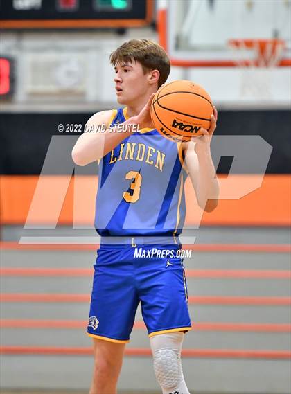 Thumbnail 2 in Linden vs. Roseville (Tiger Classic) photogallery.