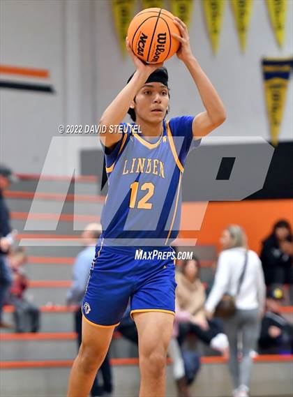 Thumbnail 3 in Linden vs. Roseville (Tiger Classic) photogallery.