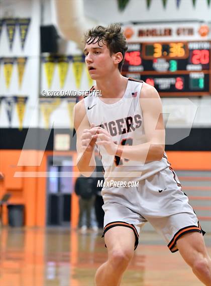 Thumbnail 1 in Linden vs. Roseville (Tiger Classic) photogallery.