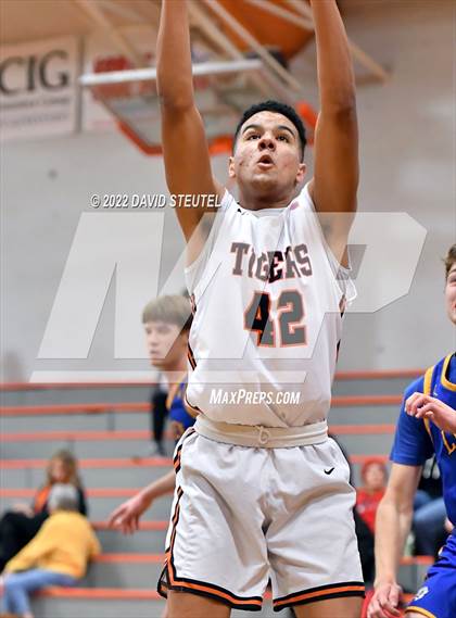 Thumbnail 1 in Linden vs. Roseville (Tiger Classic) photogallery.