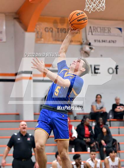 Thumbnail 1 in Linden vs. Roseville (Tiger Classic) photogallery.