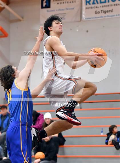 Thumbnail 3 in Linden vs. Roseville (Tiger Classic) photogallery.