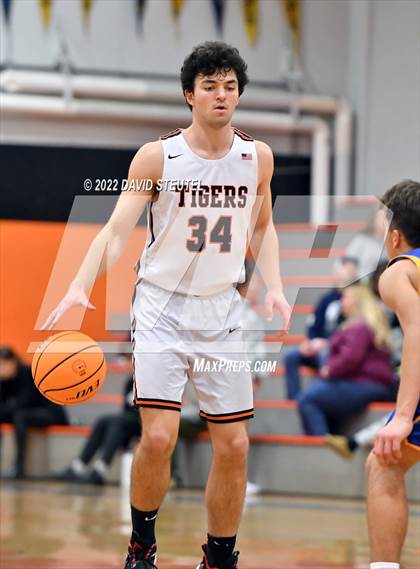 Thumbnail 3 in Linden vs. Roseville (Tiger Classic) photogallery.