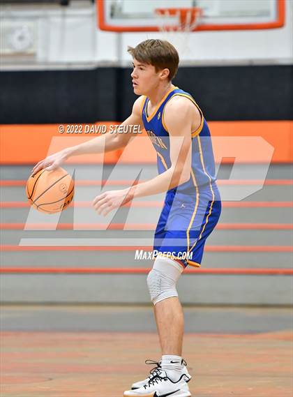 Thumbnail 2 in Linden vs. Roseville (Tiger Classic) photogallery.