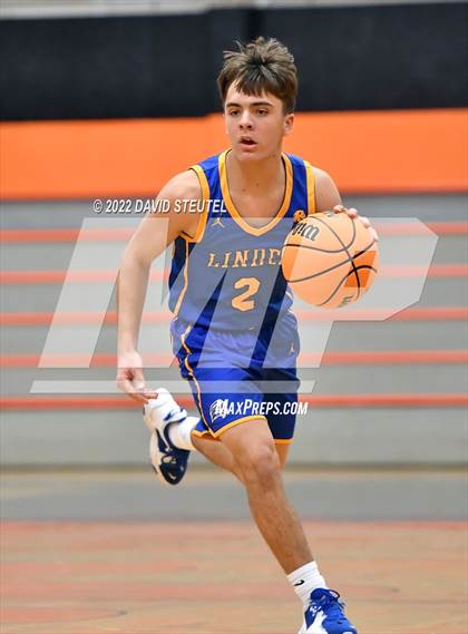 Thumbnail 2 in Linden vs. Roseville (Tiger Classic) photogallery.