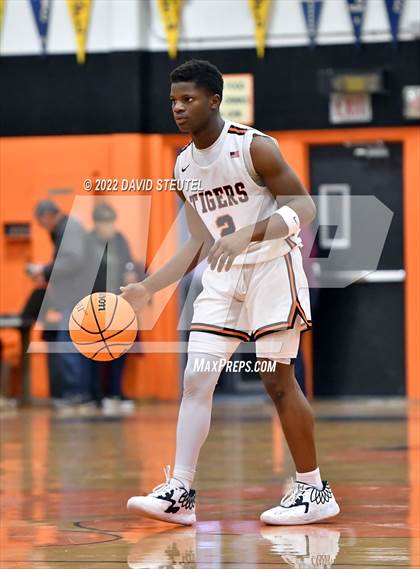 Thumbnail 2 in Linden vs. Roseville (Tiger Classic) photogallery.