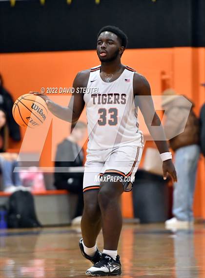 Thumbnail 1 in Linden vs. Roseville (Tiger Classic) photogallery.