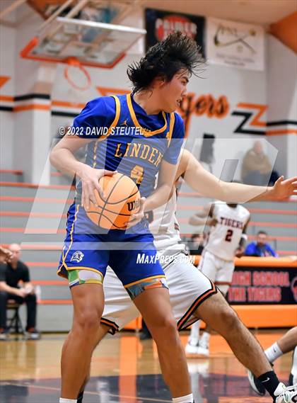 Thumbnail 3 in Linden vs. Roseville (Tiger Classic) photogallery.
