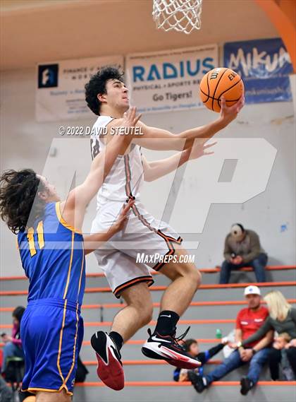 Thumbnail 1 in Linden vs. Roseville (Tiger Classic) photogallery.