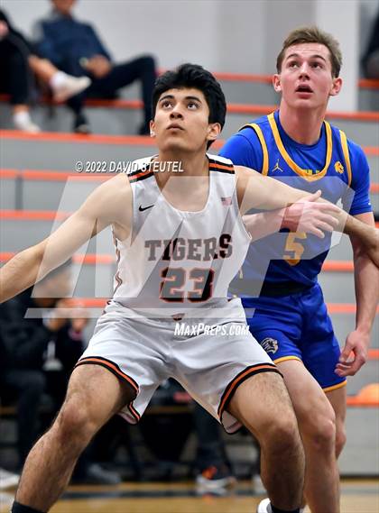 Thumbnail 3 in Linden vs. Roseville (Tiger Classic) photogallery.